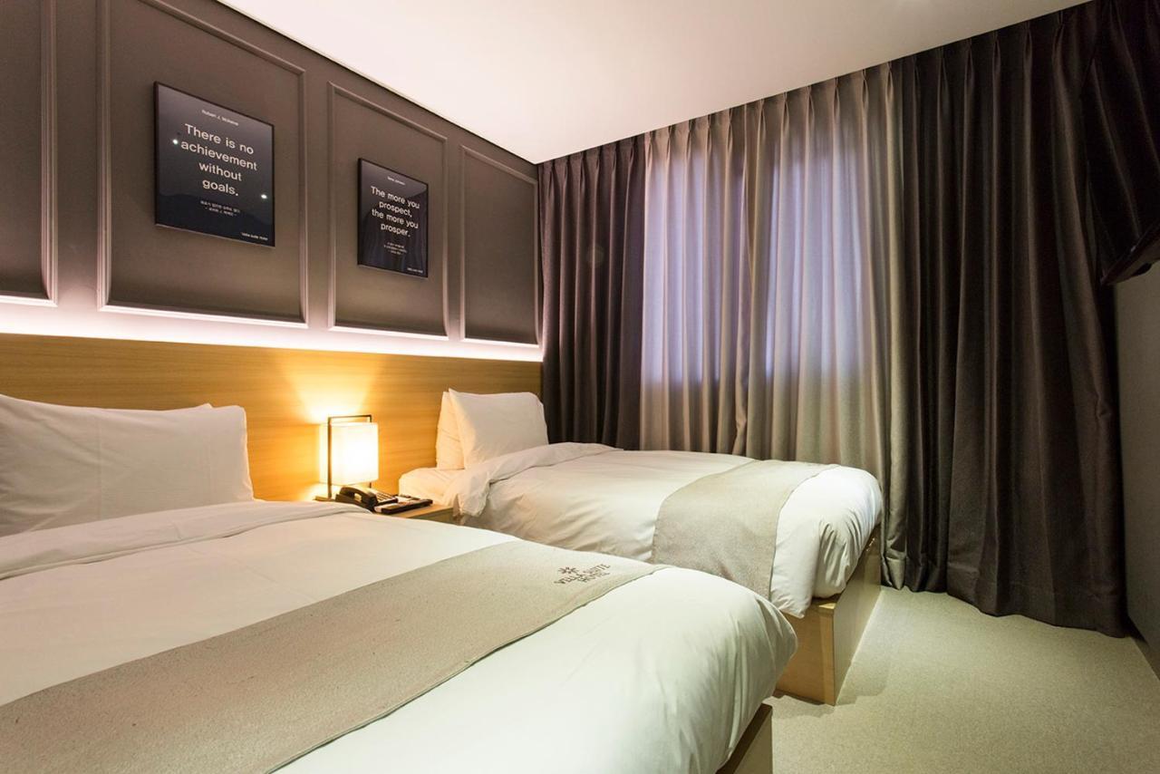 Vella Suite Hotel Suwon Exteriér fotografie